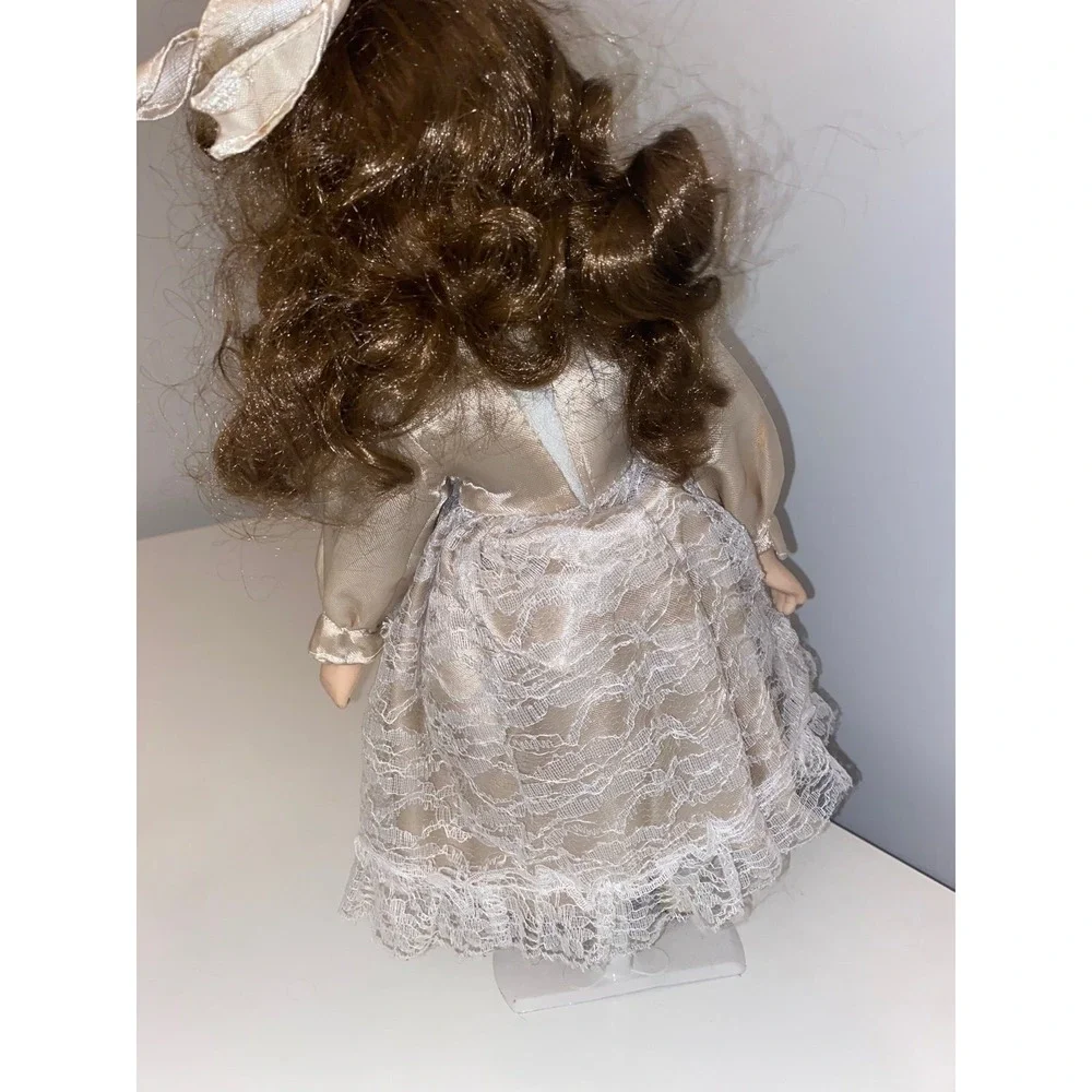 Porcelain Doll‎